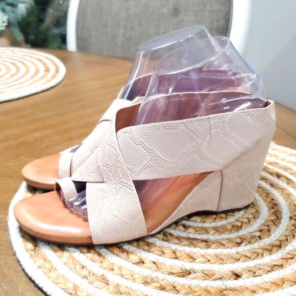 Gentle Souls Inna Leather Wedge, Women’s Embossed Sandal, Size 9.5 - Picture 4 of 9